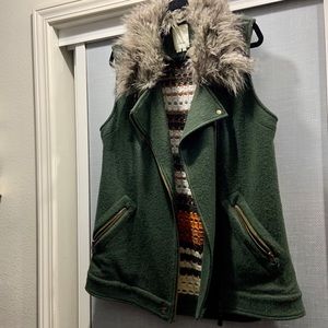 Anthropologie elevenses green vest moto fur collar